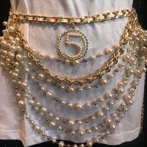 Gold multi layered pearl chain belt N.5